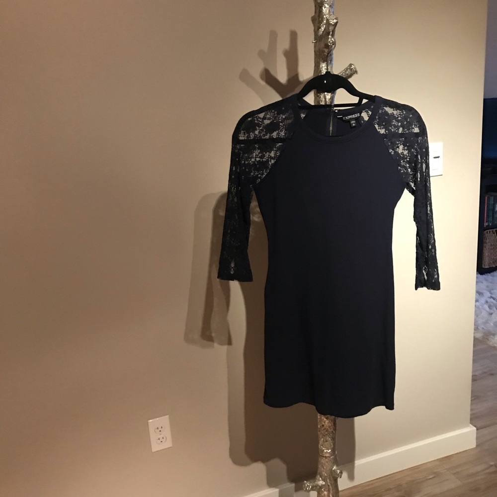 Navy blue body com lace sleeve dress